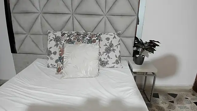 nina_pons' Webcam Show