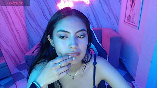 Ateneha_b's Webcam Show