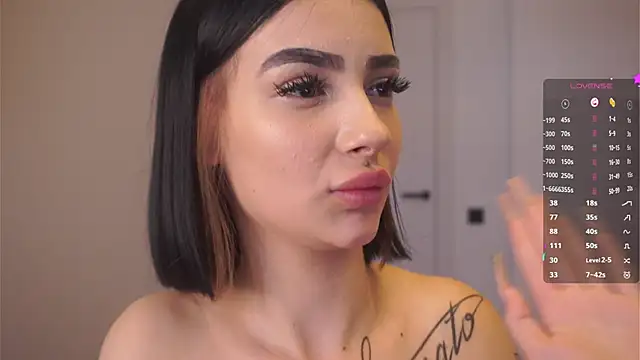 ChanelKnows' Webcam Show