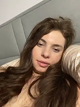 CurlyLara's Webcam Show