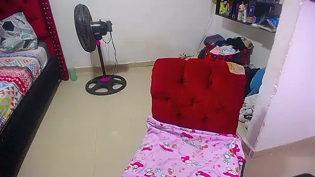 Triogirlhorny_'s Webcam Show