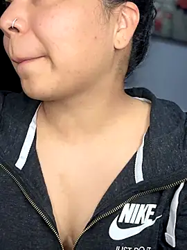 kimmiakiss22's Webcam Show