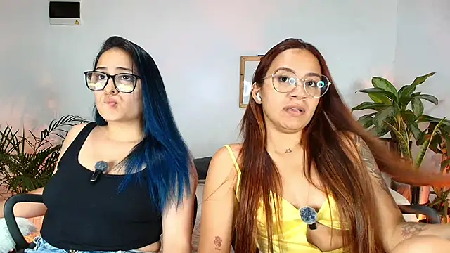 Jules_n_Gia's Webcam Show
