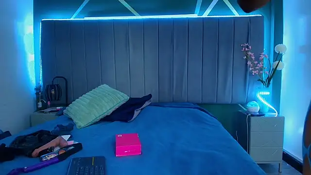 Kylee28's Webcam Show