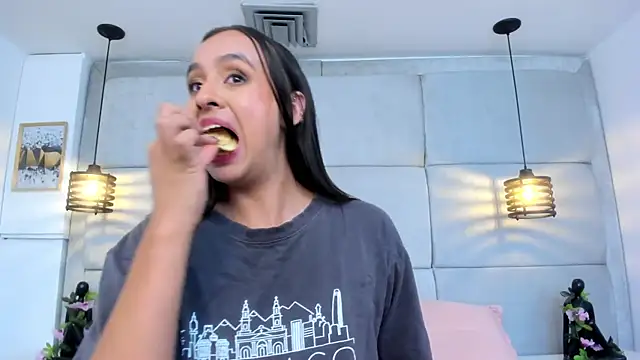 LuciaBenett's Webcam Show