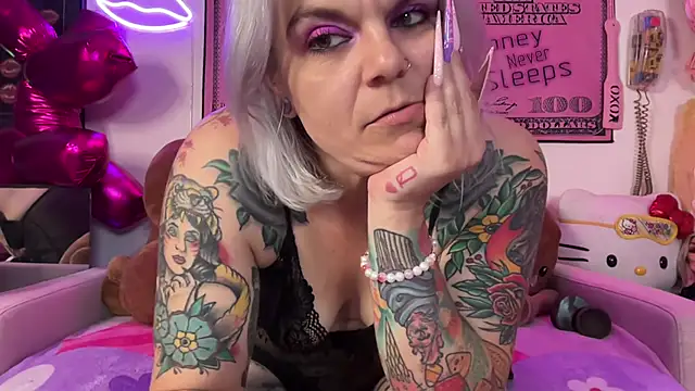 CherryBombBomb's Live Sex Cam Show
