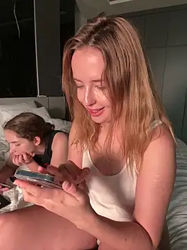 Nura_n_Sarah's Webcam Show