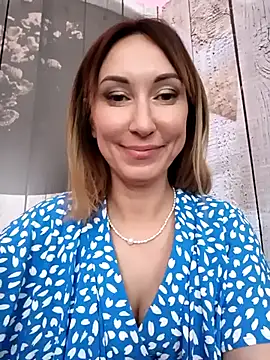 _AliceWine_'s Live Sex Cam Show
