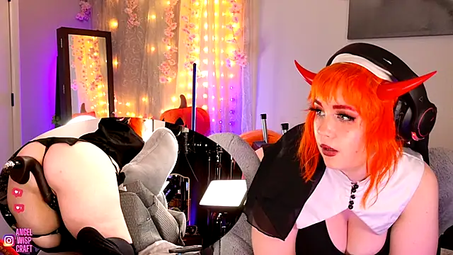 Angel-Lewd-Cake's Live Chat Room