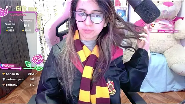 Maggie_Fox3's Webcam Show
