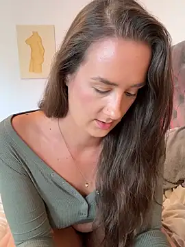 EllaMae Webcam-Show