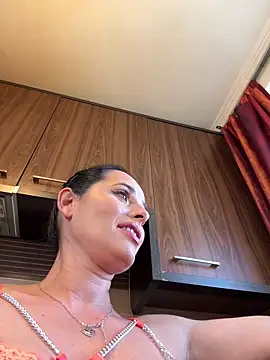 Hotmomcheckk_'s Webcam Show