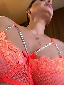 Hotmomcheckk_'s Webcam Show