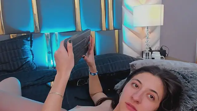 SaraJonness' Webcam Show
