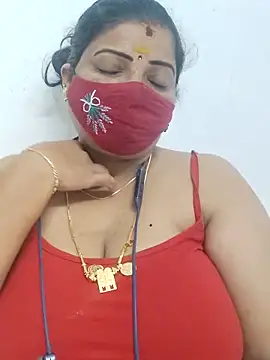 lathikaqueentamil's Webcam Show