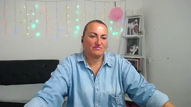 DianaMGG's Webcam Show