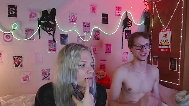Your_Horny_Friends' Webcam Show