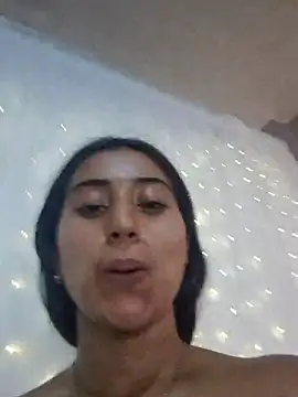 Valentinne_z's Webcam Show