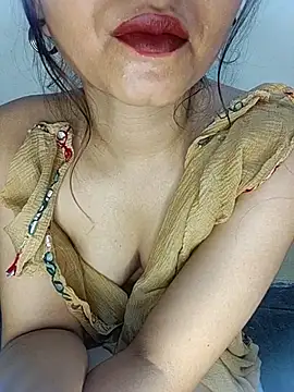 cute_buggu's Webcam Show