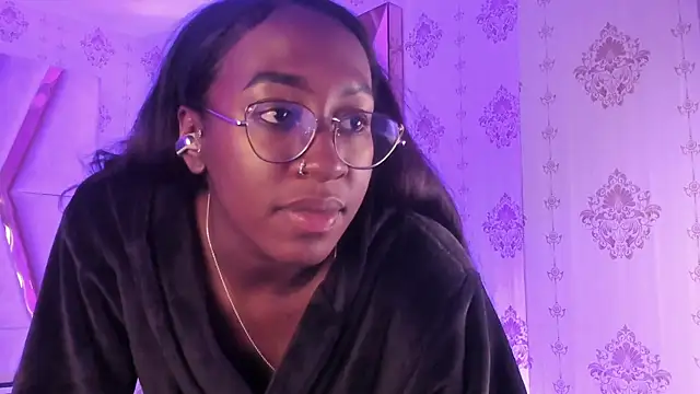 Qeen_blackk's Webcam Show