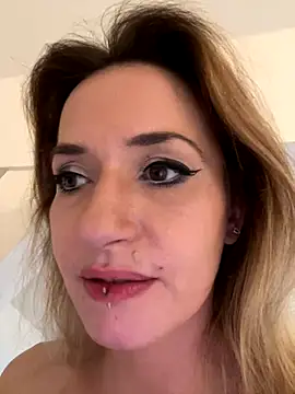 GangBangKitty: διαδικτυακό σόου στην κάμερα