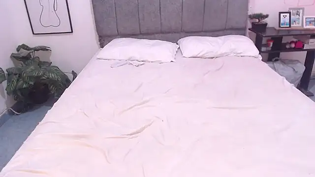 Sophie_And_Alis' Live Chat Room