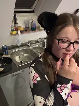 LittleChaosQueen's Webcam Show