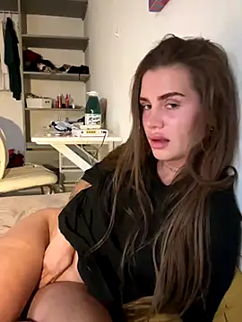 EmiliaCatalina's Live Chat Room