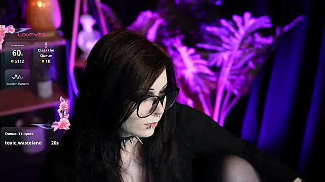 AliceGothBaby's Webcam Show