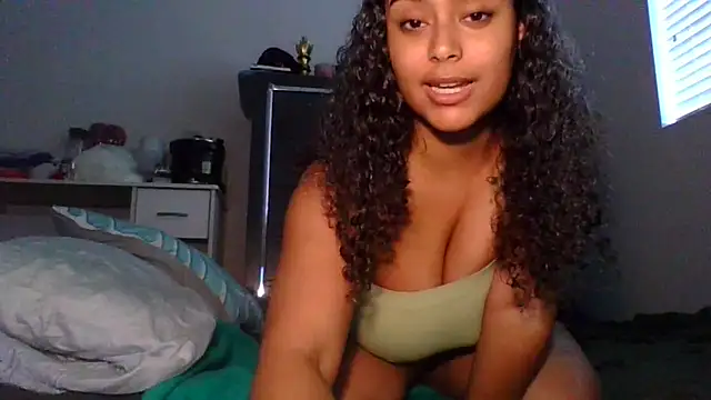 cinnaminnie's Live Sex Cam Show