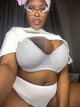 Bustygoddess32's Webcam Show