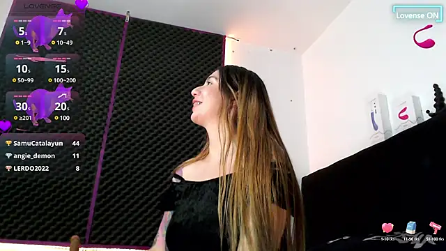karlamoon23's Webcam Show