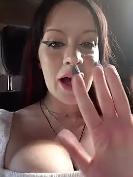 EVILYN's Live Sex Cam Show