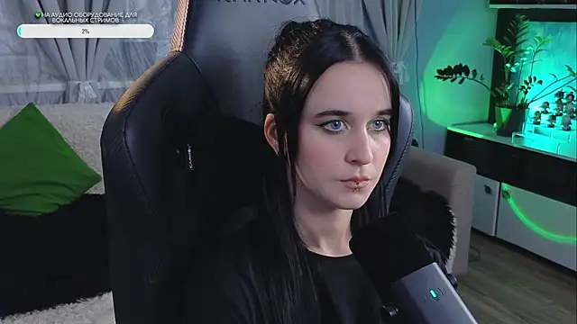 KiraLiLime's Webcam Show