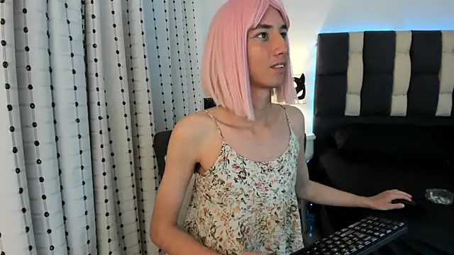 loverisu-coral's Webcam Show