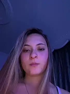 Lilaa2305 Webcam-Show