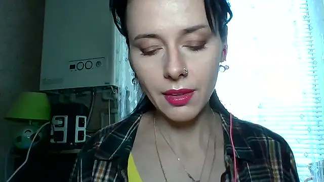 LuminousLady's Webcam Show