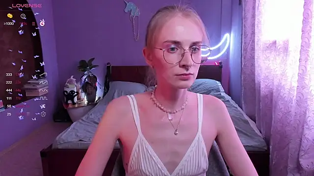 Crystal1nn's Webcam Show
