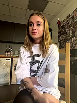 KiraMyers' Live Sex Cam Show
