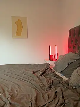 EllaMae Webcam-Show