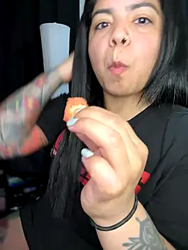 kimmiakiss22's Webcam Show