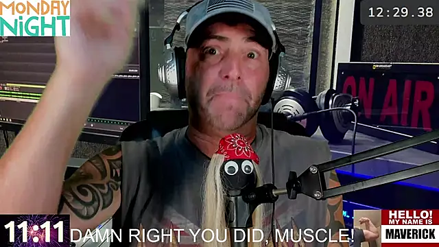 _SocialMaverick_'s Live Sex Cam Show