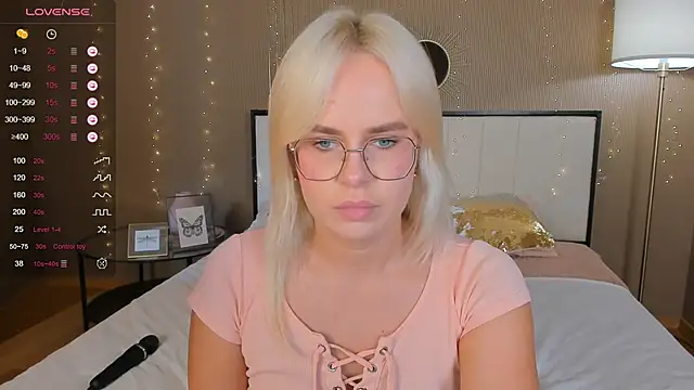 bellatip's Webcam Show
