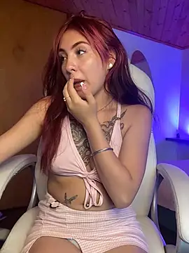 Sara_pink18's Webcam Show