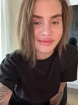 EmiliaCatalina's Webcam Show