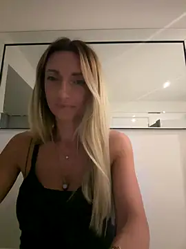 ChasingSunsets-Quinn Webcam-Show