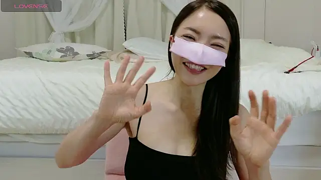 momochan88's Webcam Show