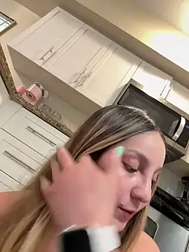 yourlilsecreet's Webcam Show