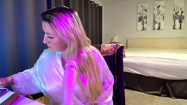 kaliii_jones' Webcam Show