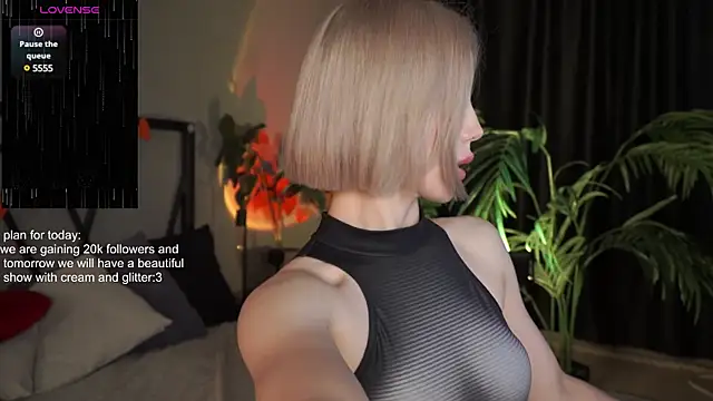 LindaThacker 现场性爱视讯表演